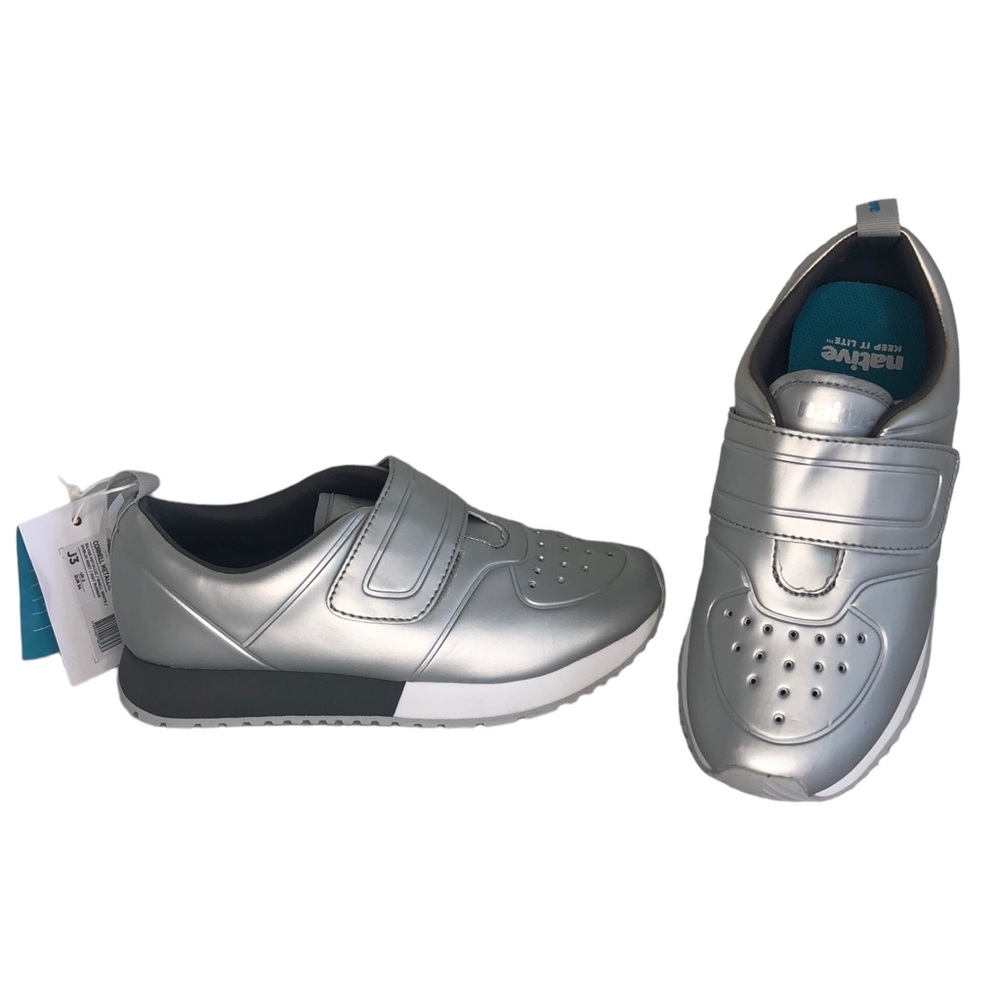 🆕 Native Cornell Metallic Silver Sneakers Big Kids Size 3